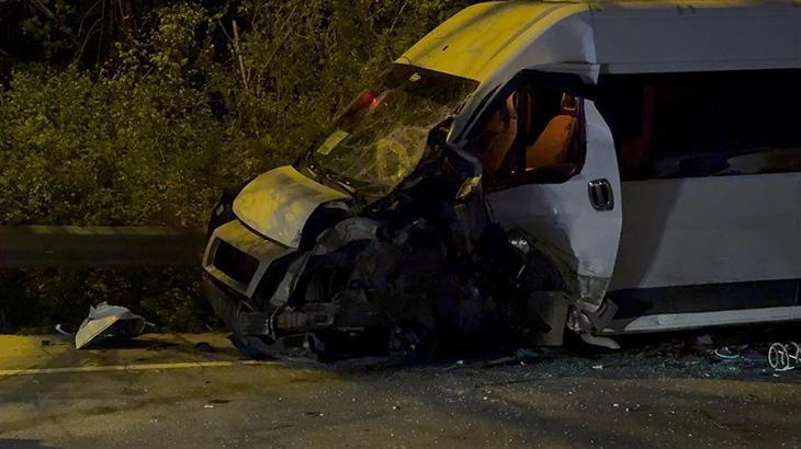 Beykoz’da servis minibüsü ile otomobil çarpıştı! 1’i ağır 11 yaralı
