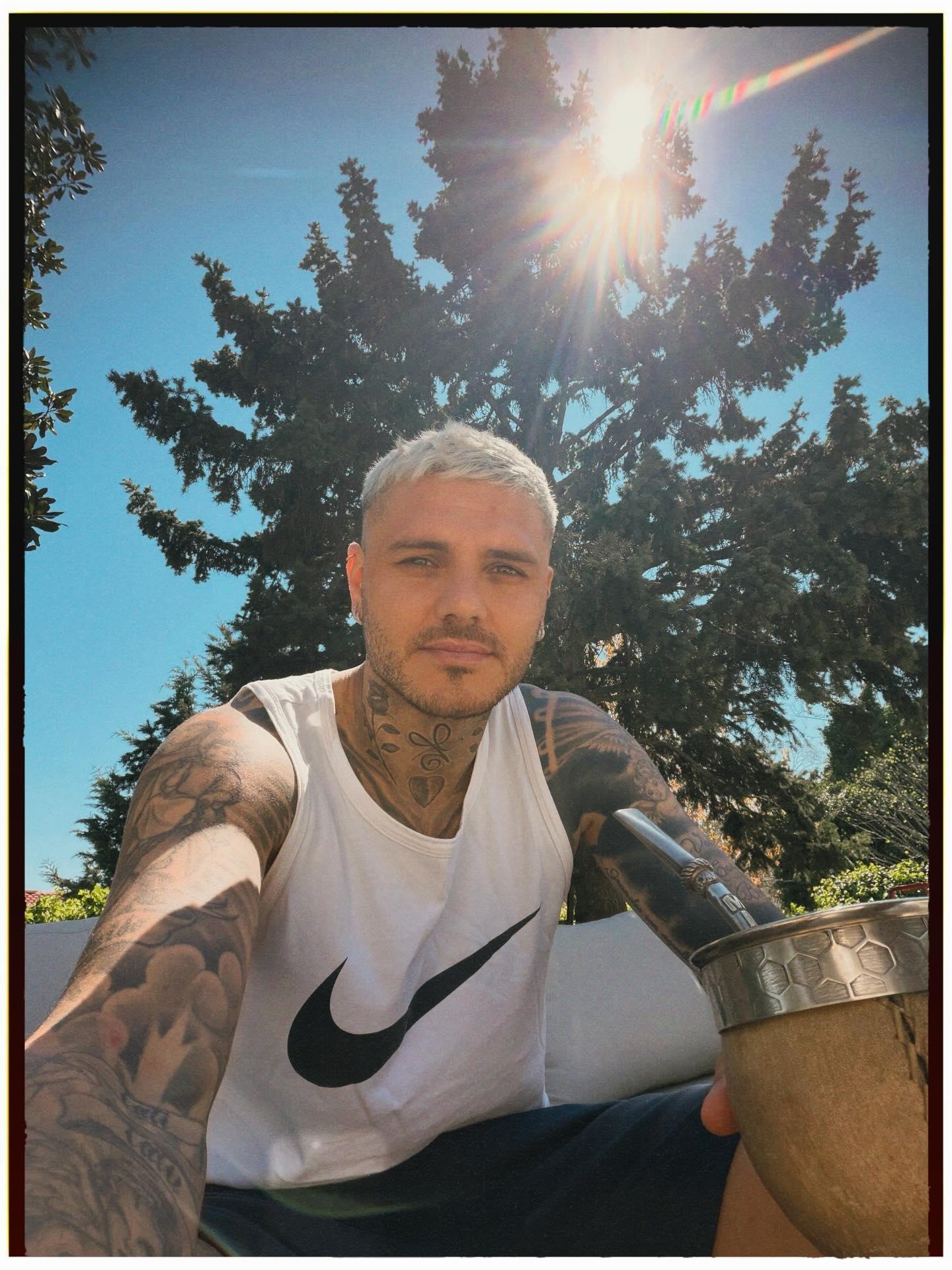 Şilede romantizm: Mauro Icardi ve China Suarez deniz sezonunu açtı