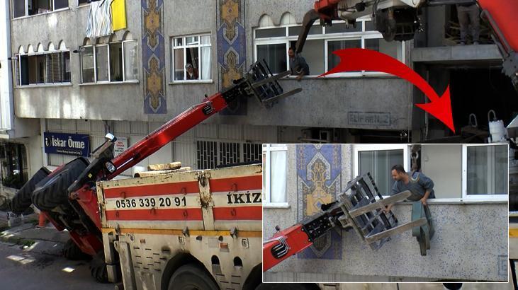 Faciadan kıl payı kurtuldular! Güngören'de iş makinesi dehşeti; önüne ne kattıysa ezdi