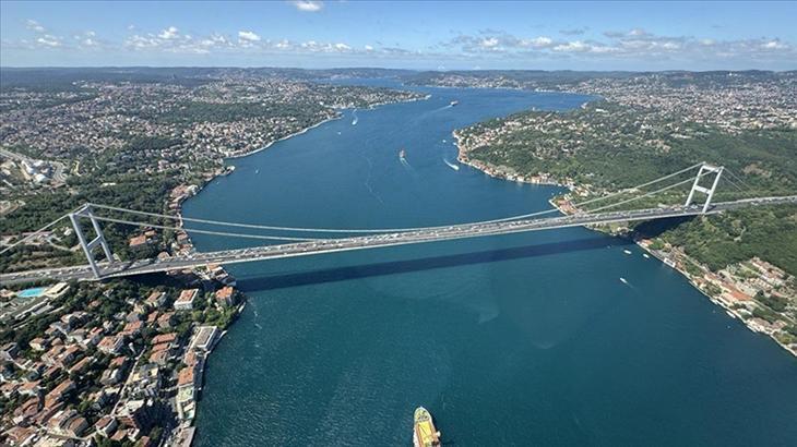 İstanbul Boğazı'nda gemi trafiği çift yönlü askıya alındı