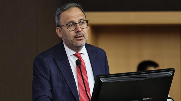 Dr. Mehmet Kasapoğlu, kamu yönetimi öğrencileriyle buluştu