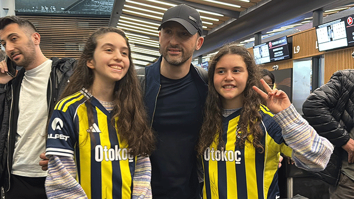 İstanbuldan ayrılan Domenico Tedescoya havalimanında Fenerbahçe taraftarından ilgi İşte fotoğraflar