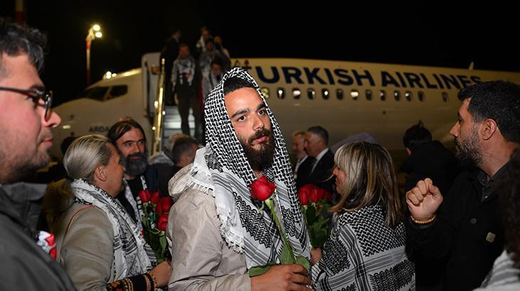 İsrail saldırısında alıkonulan aktivistler Türkiyeye getirildi