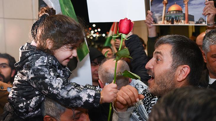 İsrail saldırısında alıkonulan aktivistler Türkiye'ye getirildi