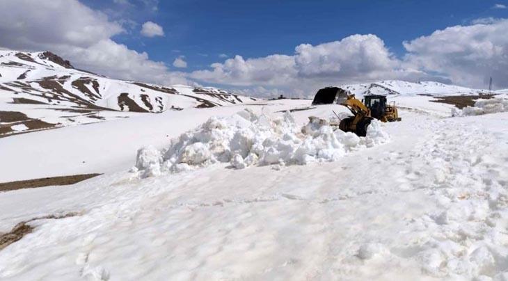 Fotoğraflar bugün çekildi Mayıs ayında kar sürprizi... Kent merkezi bembeyaz