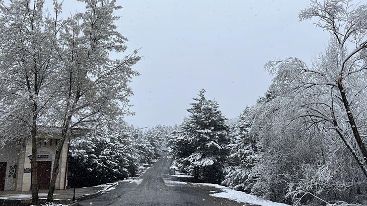 Fotoğraflar bugün çekildi Mayıs ayında kar sürprizi... Kent merkezi bembeyaz