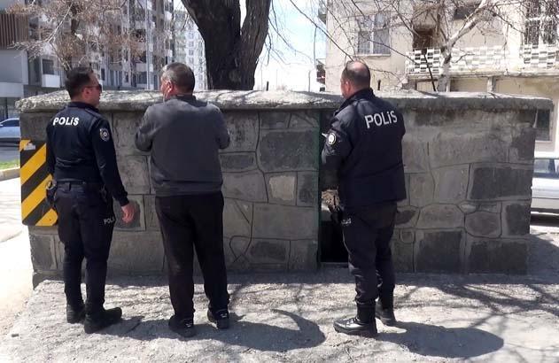 Sabah türbeye gelen yaşlı kadın şoke oldu ‘Gece 5-6 kişi görülmüş’