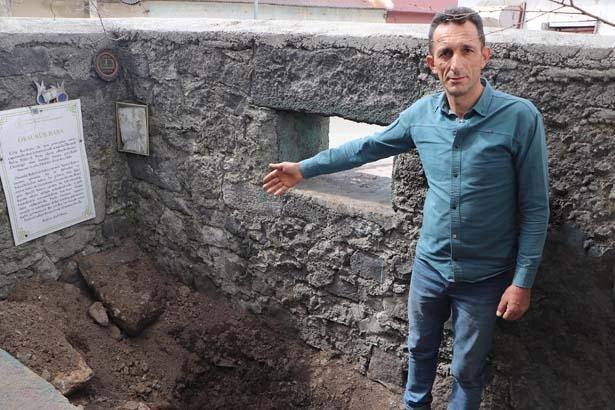 Sabah türbeye gelen yaşlı kadın şoke oldu ‘Gece 5-6 kişi görülmüş’