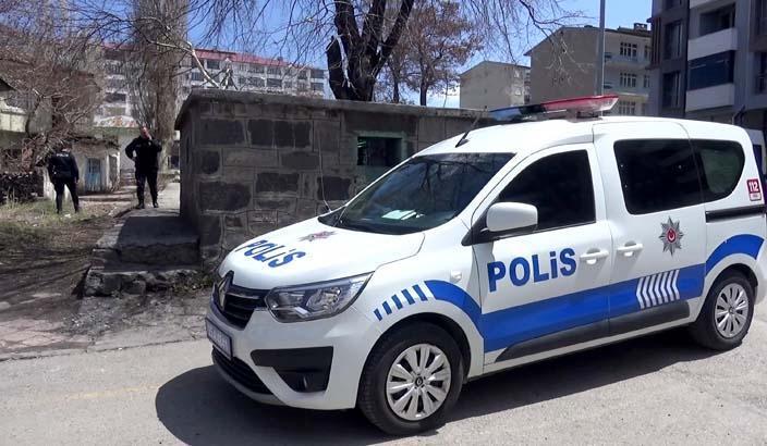Sabah türbeye gelen yaşlı kadın şoke oldu ‘Gece 5-6 kişi görülmüş’