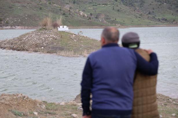 Sular çekilince ortaya çıkmıştı, 2 yıl sonra yeniden kayboldu ‘Karşısına geçip duamızı edeceğiz’ Sular çekilince ortaya çıkmıştı, 2 yıl sonra yeniden kayboldu ‘Karşısına geçip duamızı edeceğiz’
