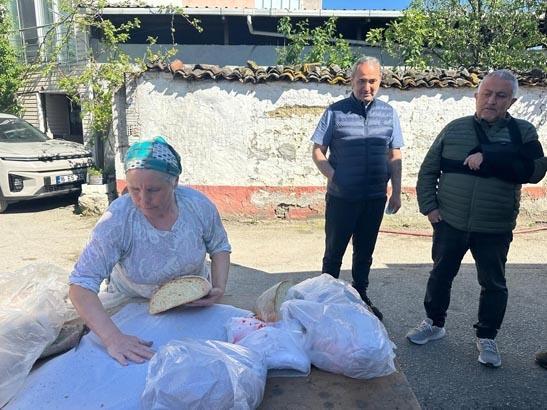 Annesinden öğredi, Türkiyeye satıyor Kapısında kuyruk var Annesinden öğredi, Türkiyeye satıyor Kapısında kuyruk var