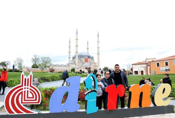 Kakava’da geri sayım: Baba Fingo Efsanesi için binlerce kişi Tunca’ya akın etti Edirne’de gece ateşle başlayacak