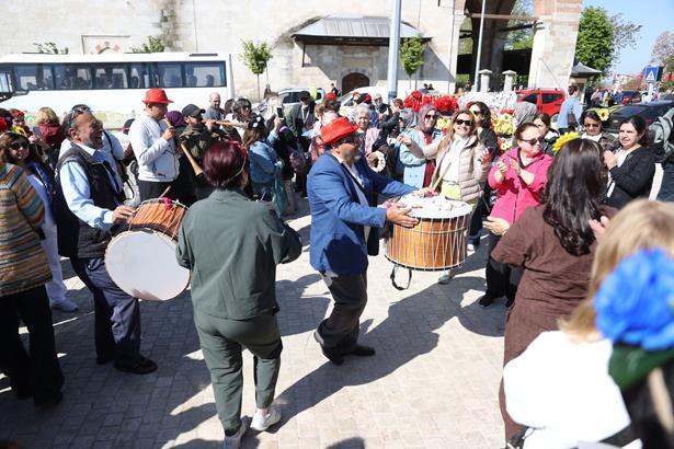 Kakava’da geri sayım: Baba Fingo Efsanesi için binlerce kişi Tunca’ya akın etti Edirne’de gece ateşle başlayacak