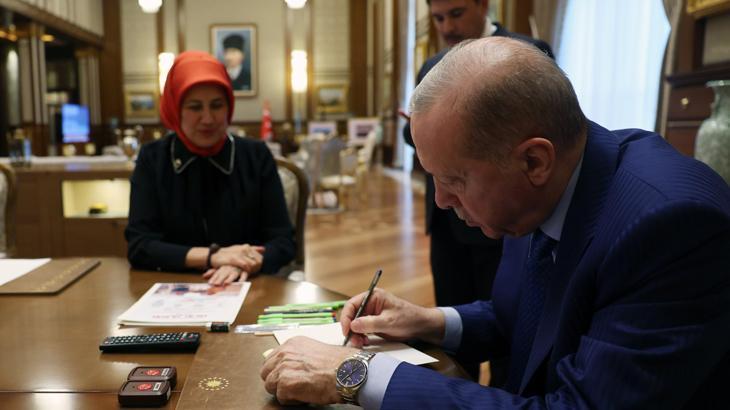 Cumhurbaşkanı Erdoğan, Türk Kızılaya kurban bağışında bulundu
