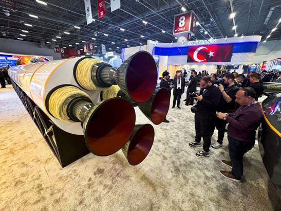 Türkiyenin 6 bin kilometrelik menzilli kıtalararası balistik füzesi YILDIRIMHAN, SAHAda sergilendi Türkiyenin 6 bin kilometrelik menzilli kıtalararası balistik füzesi YILDIRIMHAN, SAHAda sergilendi