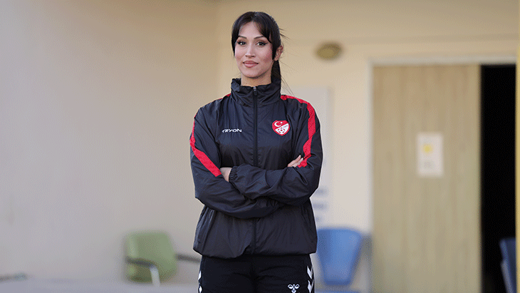 FUTBOLDA KADININ NE İŞİ VAR DİYE DÜŞÜNÜYORLAR