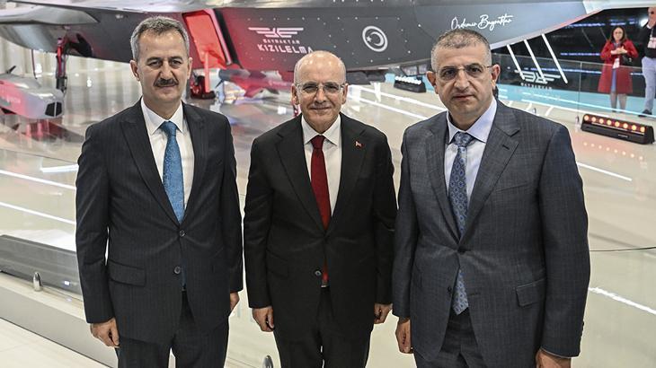 Bakan Şimşek, SAHA 2026'yı ziyaret etti: 'Savunma sanayisini gelecekte sanayide dönüşümün motoru olarak görüyoruz'