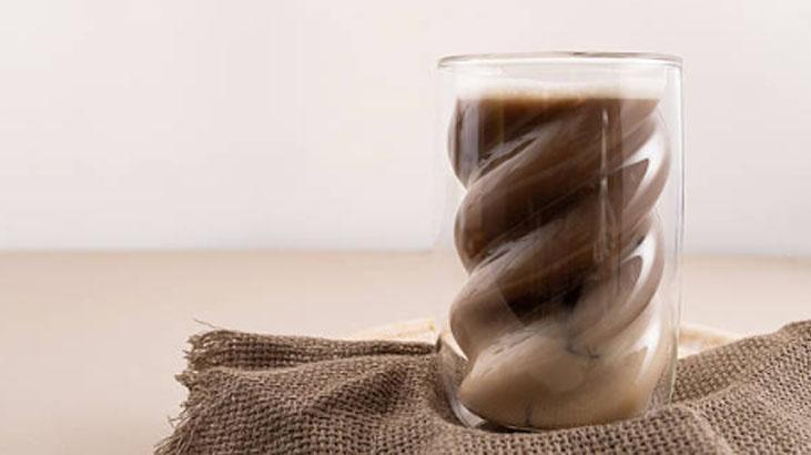Matchadan sonra herkesin favorisi olan içecek Evde hojicha latte yapımı