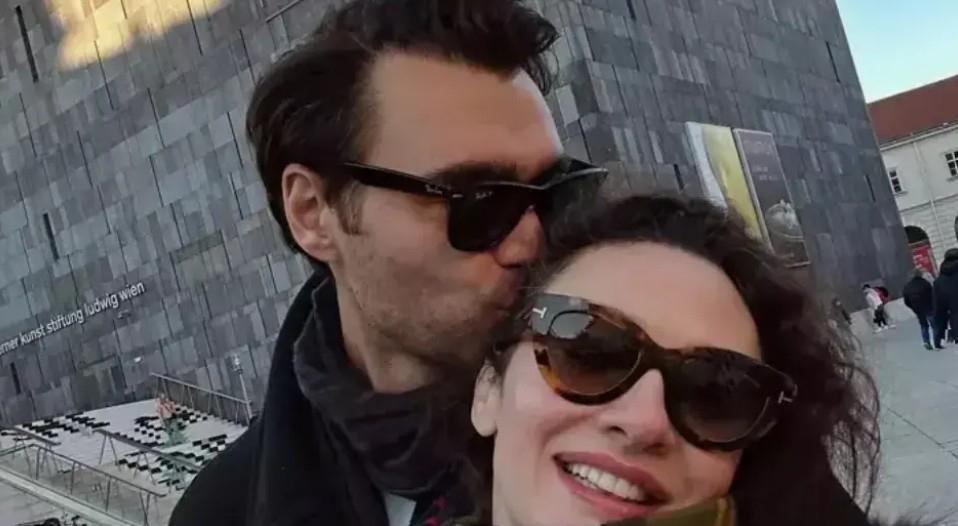 Ünlü çift aşka geldi Birce Akalay ve sevgilisinden romantik kare