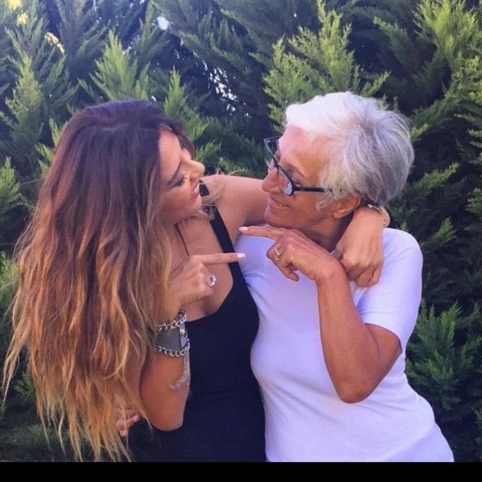 Annesini anmadığı bir gün yok Aslı Hünelden duygusal paylaşım