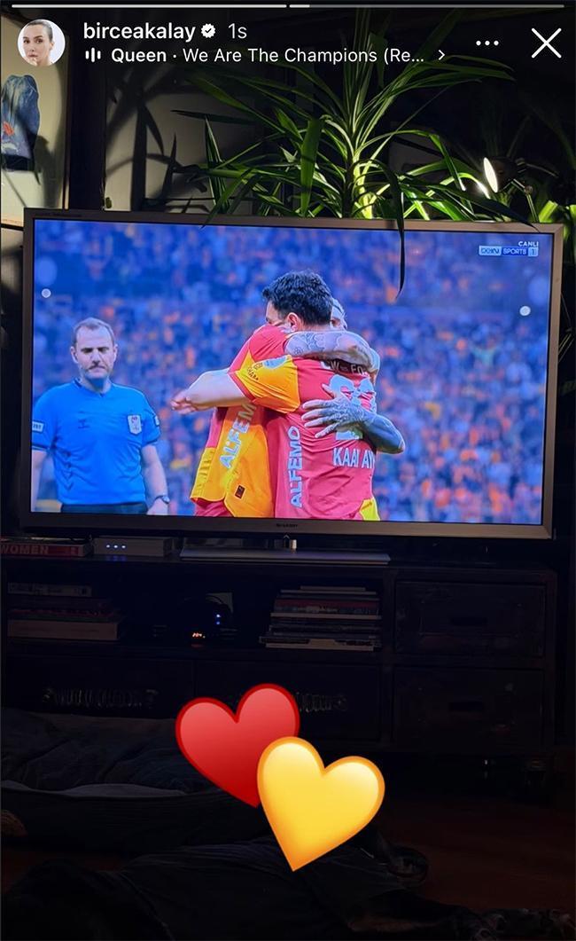 BİRCE AKALAY BİRCE AKALAY