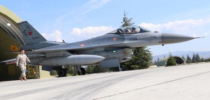 Türk jetleri EFES 2026’da gövde gösterisi yaptı! F-16’lar görev için peş peşe havalandı