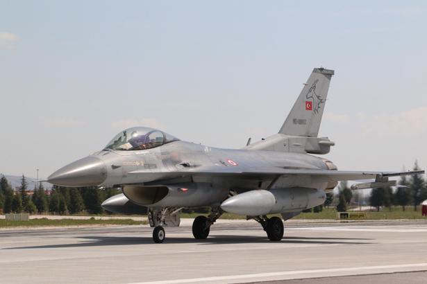 Türk jetleri EFES 2026’da gövde gösterisi yaptı F-16’lar görev için peş peşe havalandı