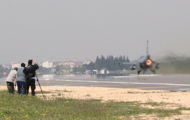 Türk jetleri EFES 2026’da gövde gösterisi yaptı F-16’lar görev için peş peşe havalandı