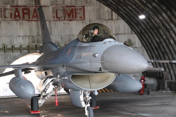 Türk jetleri EFES 2026’da gövde gösterisi yaptı F-16’lar görev için peş peşe havalandı