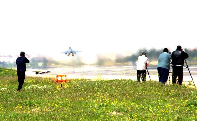 Türk jetleri EFES 2026’da gövde gösterisi yaptı F-16’lar görev için peş peşe havalandı