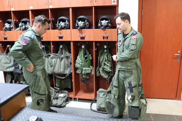 Türk jetleri EFES 2026’da gövde gösterisi yaptı F-16’lar görev için peş peşe havalandı