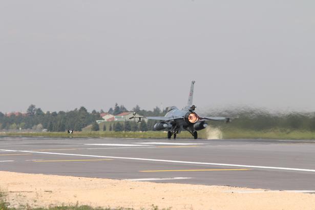 Türk jetleri EFES 2026’da gövde gösterisi yaptı F-16’lar görev için peş peşe havalandı