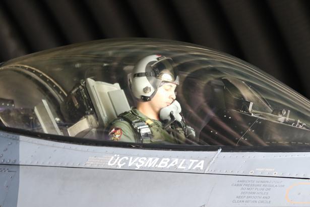 Türk jetleri EFES 2026’da gövde gösterisi yaptı F-16’lar görev için peş peşe havalandı