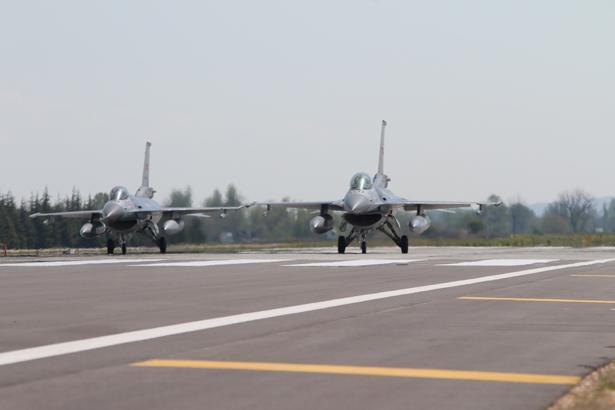 Türk jetleri EFES 2026’da gövde gösterisi yaptı F-16’lar görev için peş peşe havalandı