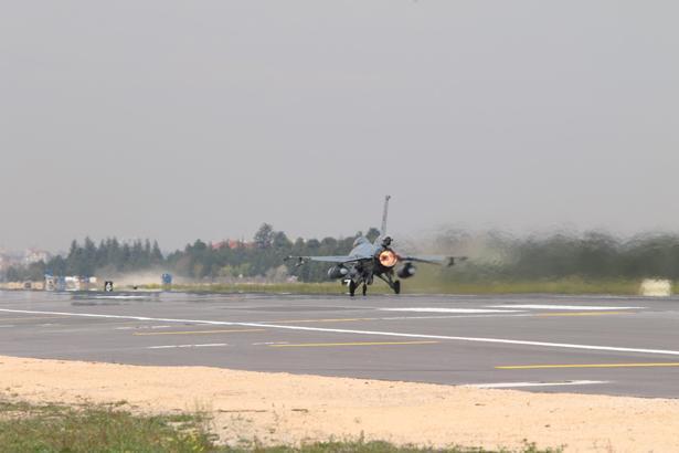 Türk jetleri EFES 2026’da gövde gösterisi yaptı F-16’lar görev için peş peşe havalandı