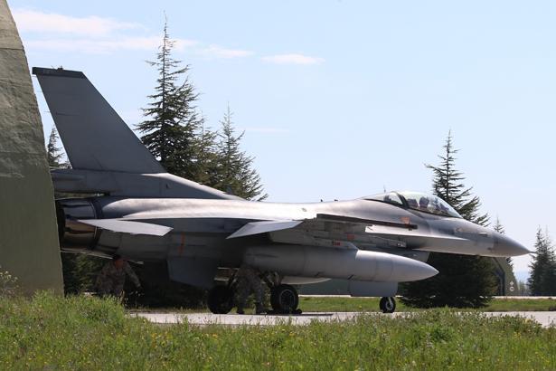 Türk jetleri EFES 2026’da gövde gösterisi yaptı F-16’lar görev için peş peşe havalandı