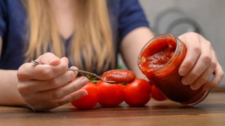 İsteyen her yemekte kullanıyor Tadı damakta kalan nefis salçalı sos tarifi