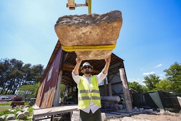 TAŞLAR EN İNCE AYRINTISINA KADAR BELGELENİYOR