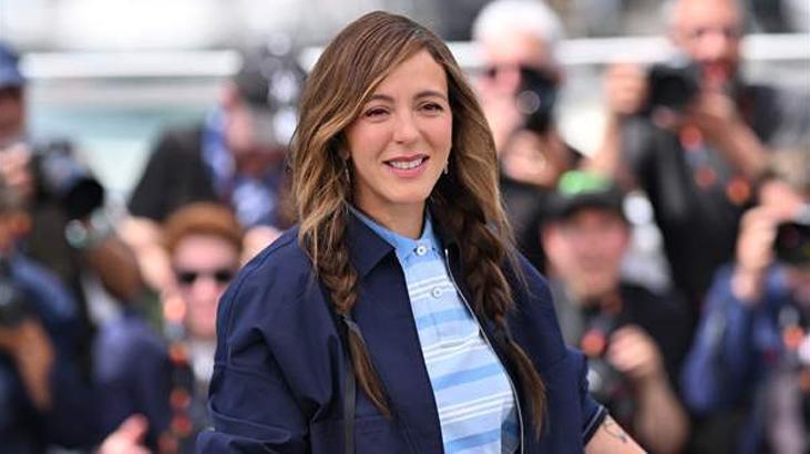 Cannes’da Özgü Namal rüzgarı Kırmızı halı tarzı tam not aldı Cannes’da Özgü Namal rüzgarı Kırmızı halı tarzı tam not aldı