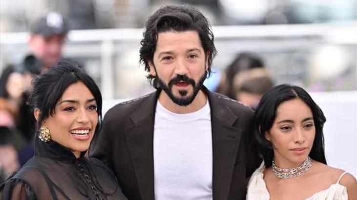 Cannes’da Özgü Namal rüzgarı Kırmızı halı tarzı tam not aldı Cannes’da Özgü Namal rüzgarı Kırmızı halı tarzı tam not aldı