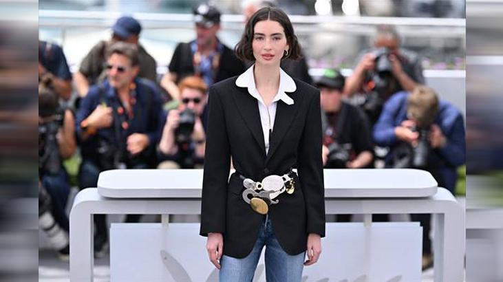 Cannes’da Özgü Namal rüzgarı Kırmızı halı tarzı tam not aldı Cannes’da Özgü Namal rüzgarı Kırmızı halı tarzı tam not aldı