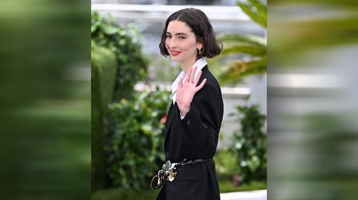 Cannes’da Özgü Namal rüzgarı Kırmızı halı tarzı tam not aldı Cannes’da Özgü Namal rüzgarı Kırmızı halı tarzı tam not aldı