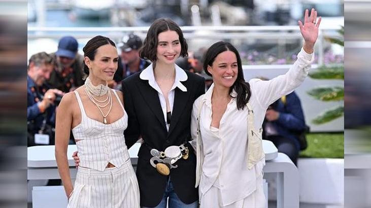 Cannes’da Özgü Namal rüzgarı Kırmızı halı tarzı tam not aldı Cannes’da Özgü Namal rüzgarı Kırmızı halı tarzı tam not aldı