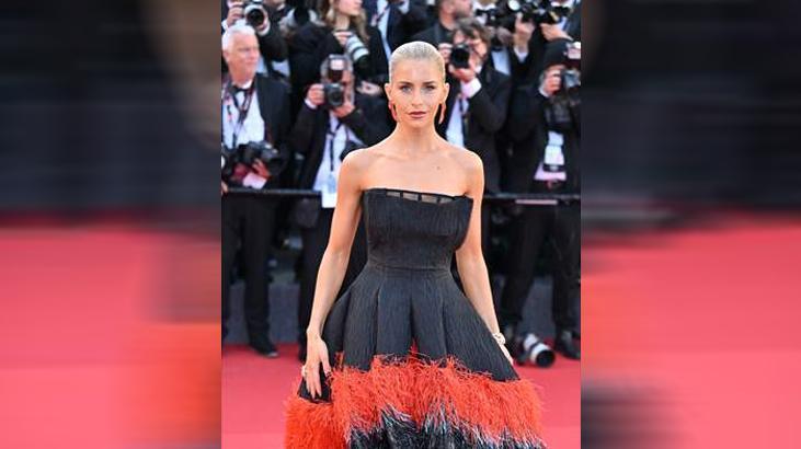 Cannes’da Özgü Namal rüzgarı Kırmızı halı tarzı tam not aldı Cannes’da Özgü Namal rüzgarı Kırmızı halı tarzı tam not aldı