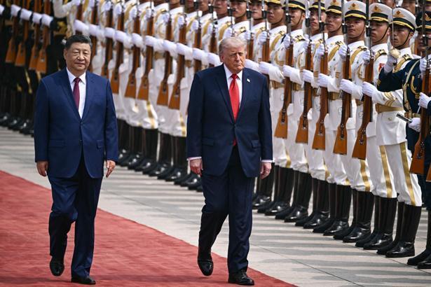 Dünyanın gözü Pekin'de! ABD Başkanı Trump ve Çin Devlet Başkanı Xi'den peş peşe kritik mesajlar: 'Dev bir gemi gibi'