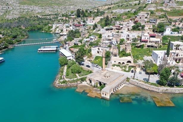 SU ALTINDA KALAN YERLEŞİM YERLERİ TURİSTLERİN UĞRAK YERİ OLUYOR