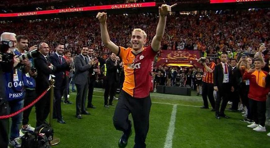 Barış Alper Yılmaz’dan köpeğiyle horon şovu
