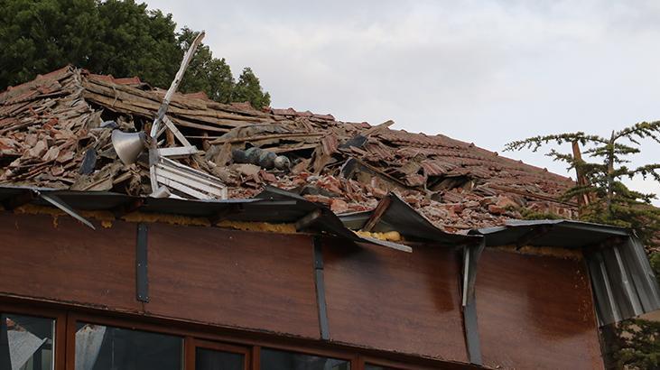 Eskişehir'de yıldırım dehşeti! Caminin minaresi yıkıldı, imam yaralandı