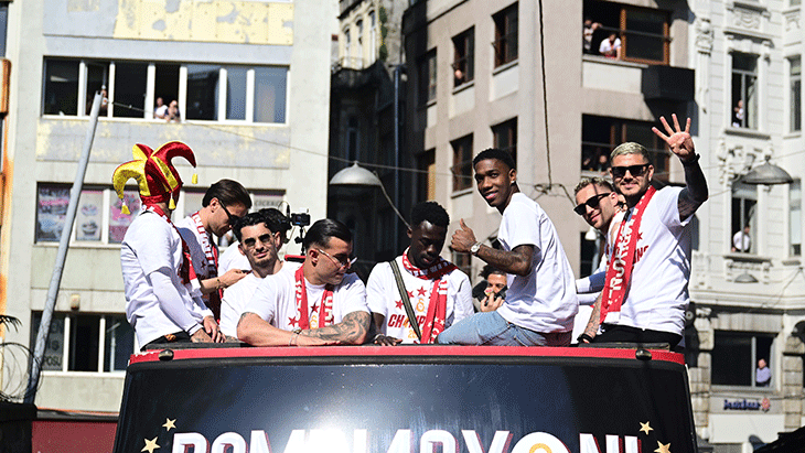 Galatasaraylı futbolcuların şampiyonluk kutlamasından fotoğraflar