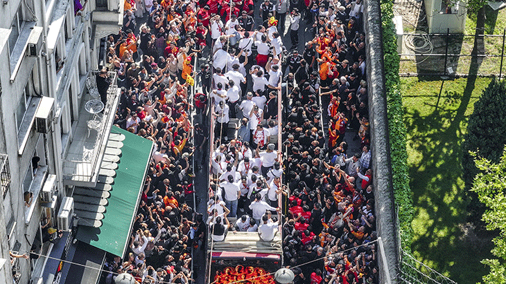 Galatasaraylı futbolcuların şampiyonluk kutlamasından fotoğraflar
